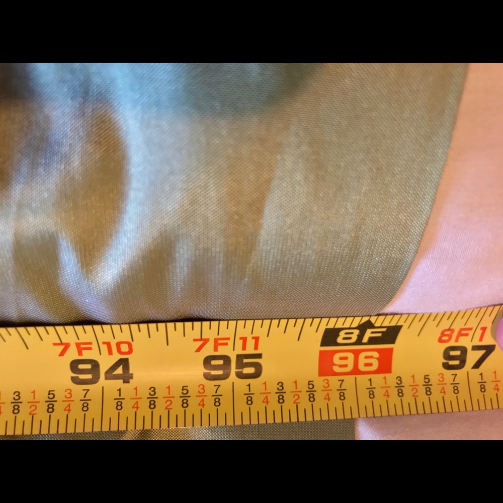 Gold Drapes.One set requires purchase of 4 panel’s - Picture 3 of 8